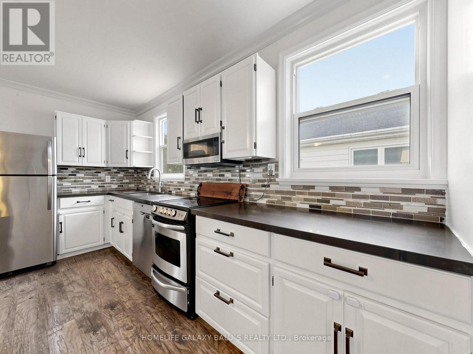 136 CENTRAL PARK BOULEVARD N - Image 9