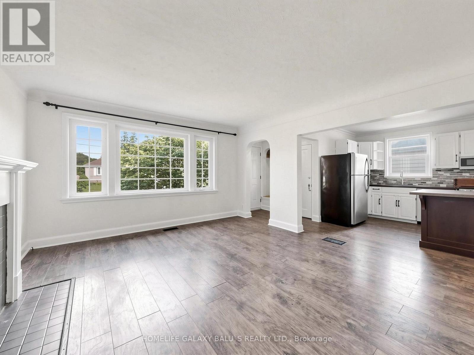 136 CENTRAL PARK BOULEVARD N - Image 5