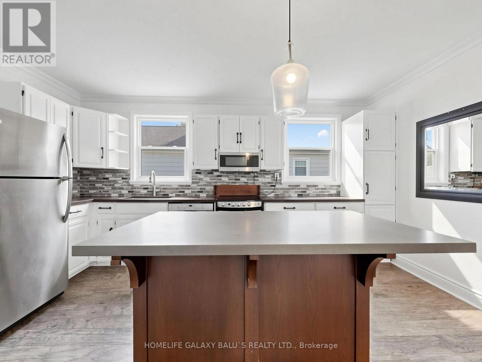 136 CENTRAL PARK BOULEVARD N - Image 14