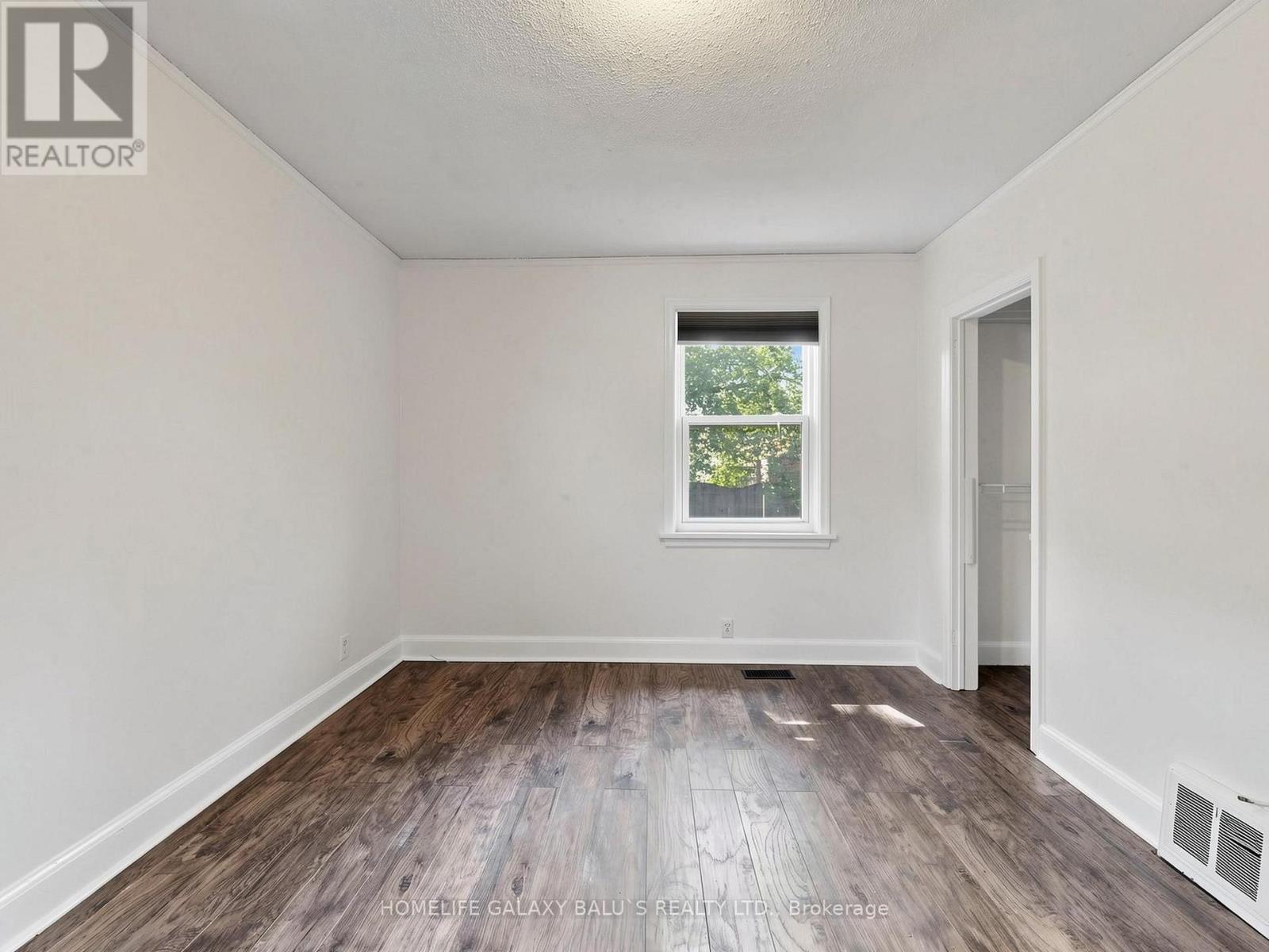136 CENTRAL PARK BOULEVARD N - Image 15