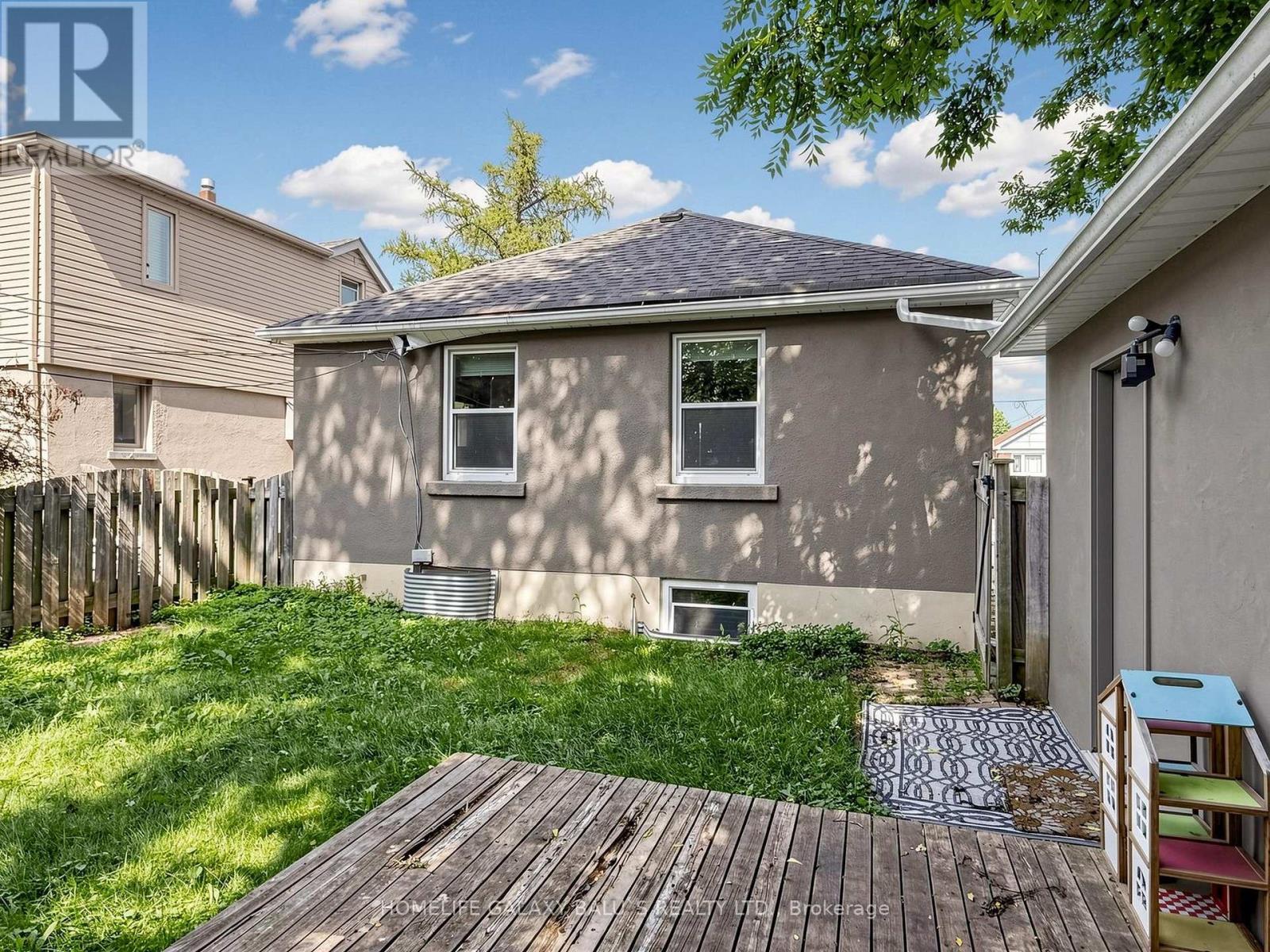 136 CENTRAL PARK BOULEVARD N - Image 47