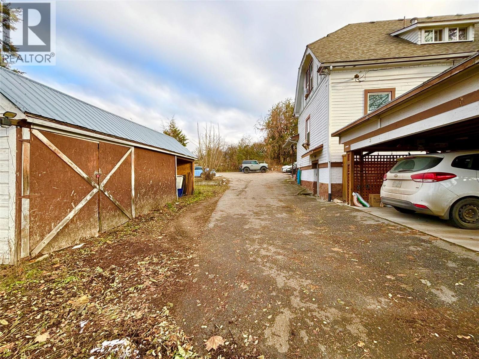  2003 37 Avenue, Vernon