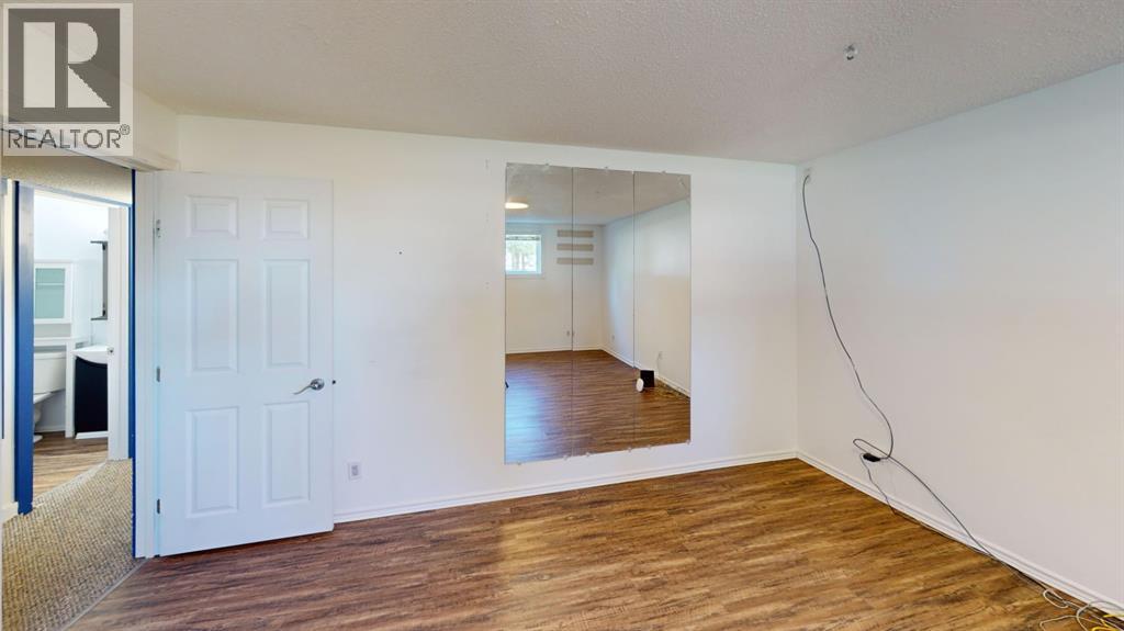 301 4 Avenue - Image 32
