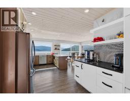 1726 31 Highway, Queens Bay, BC V0B1M1 Photo 12