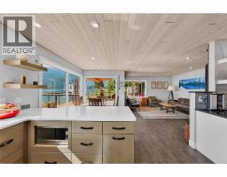 Kitchen - 1726 31 Highway, Queens Bay, BC V0B1M1 Photo 10