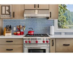 1726 31 Highway, Queens Bay, BC V0B1M1 Photo 14