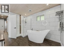 1726 31 Highway, Queens Bay, BC V0B1M1 Photo 33