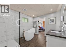 1726 31 Highway, Queens Bay, BC V0B1M1 Photo 34