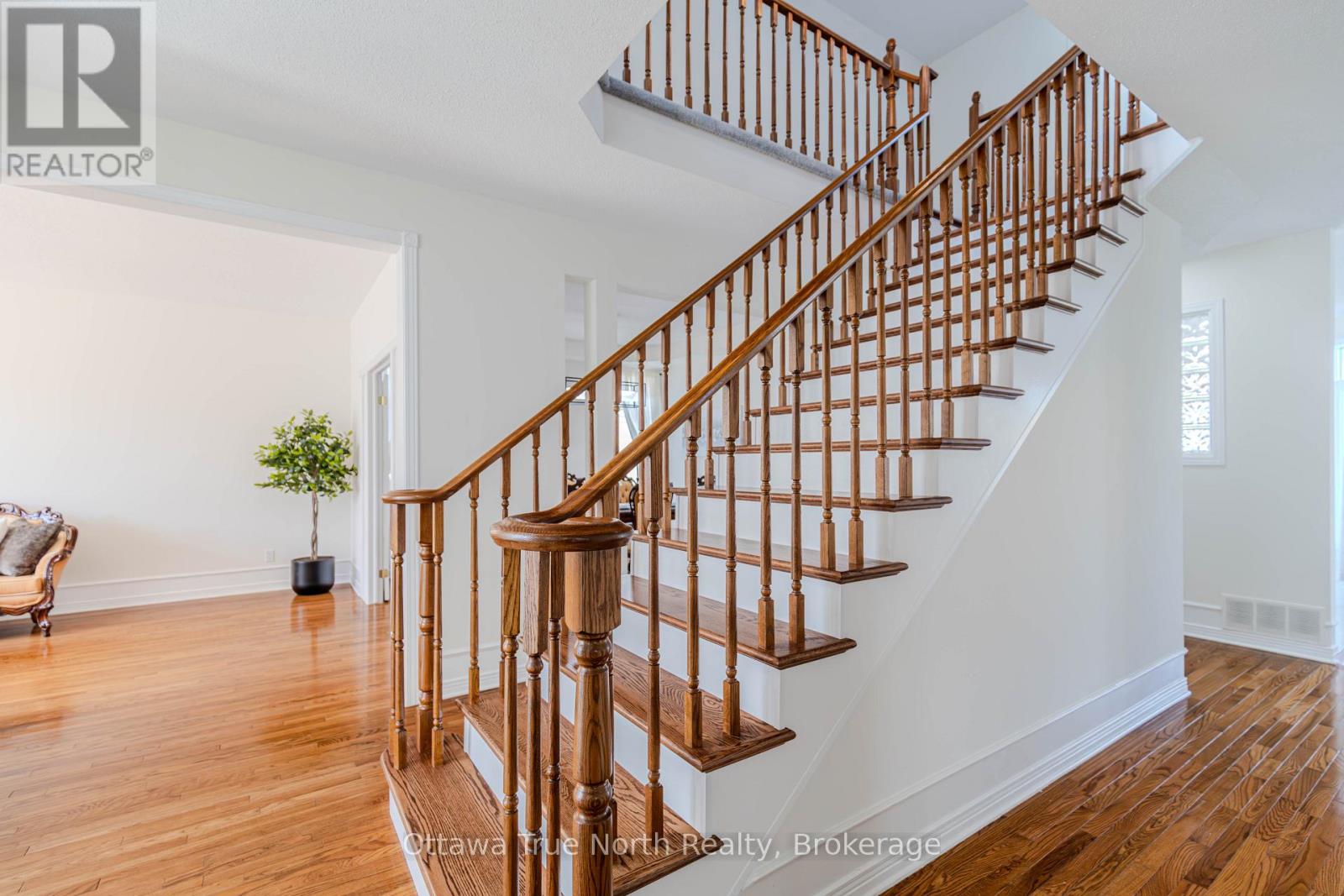 Elegant staircase as focal point welcome!