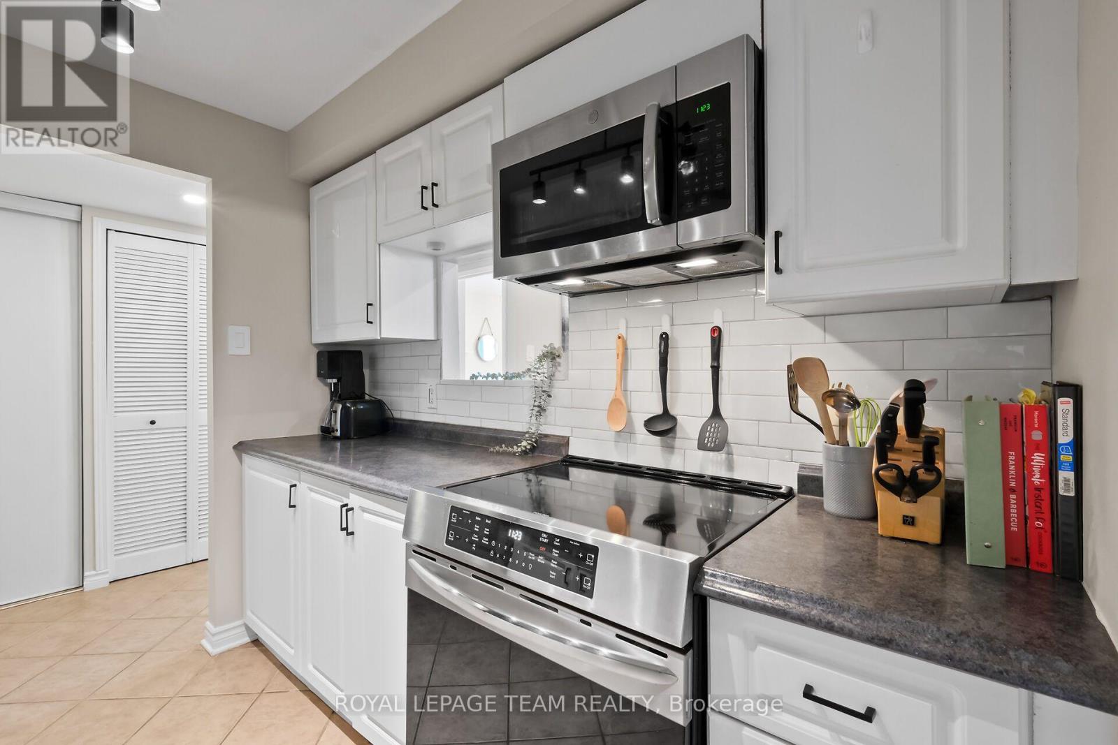 2 Bed, 1 Bath House for Sale in Ottawa – 1906 – 199 KENT STREET, Ottawa – MLS# X13668752 - Image 10