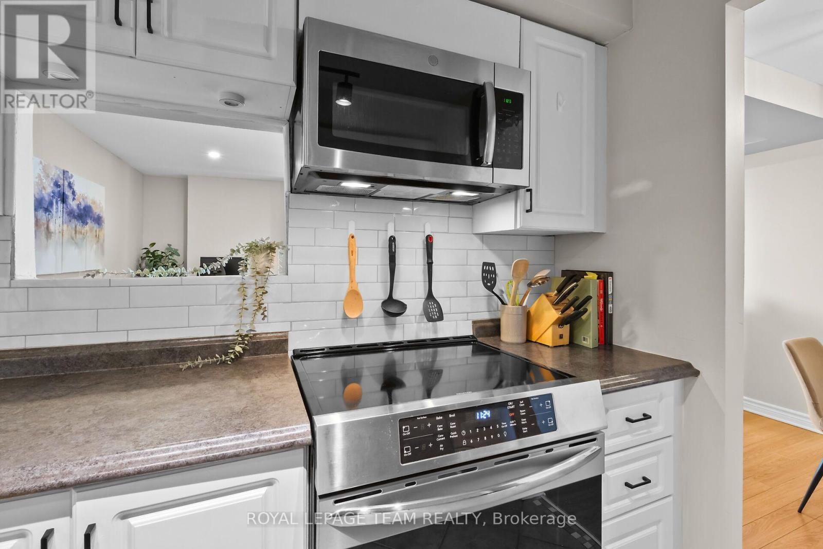 2 Bed, 1 Bath House for Sale in Ottawa – 1906 – 199 KENT STREET, Ottawa – MLS# X13668752 - Image 11