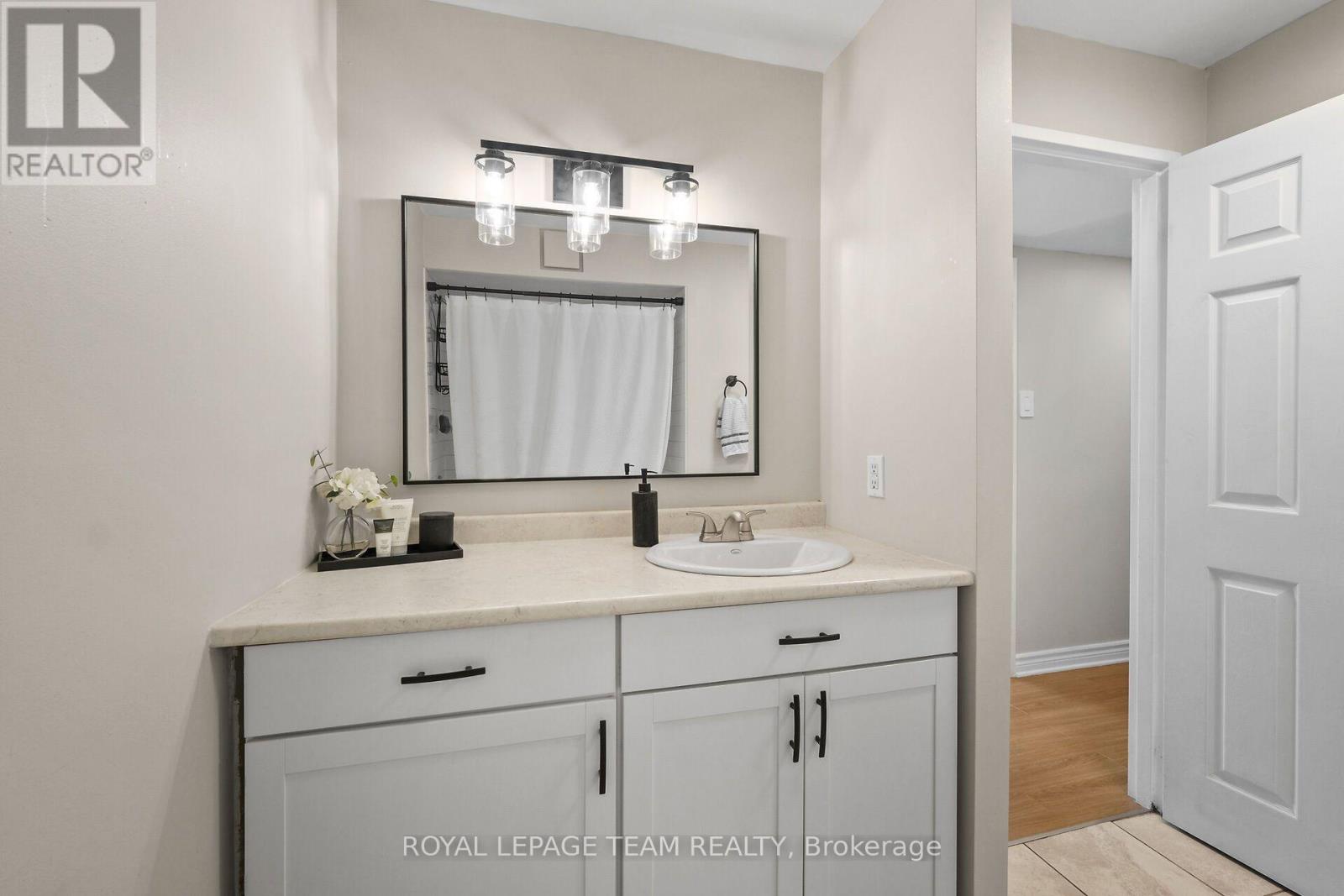 2 Bed, 1 Bath House for Sale in Ottawa – 1906 – 199 KENT STREET, Ottawa – MLS# X13668752 - Image 40