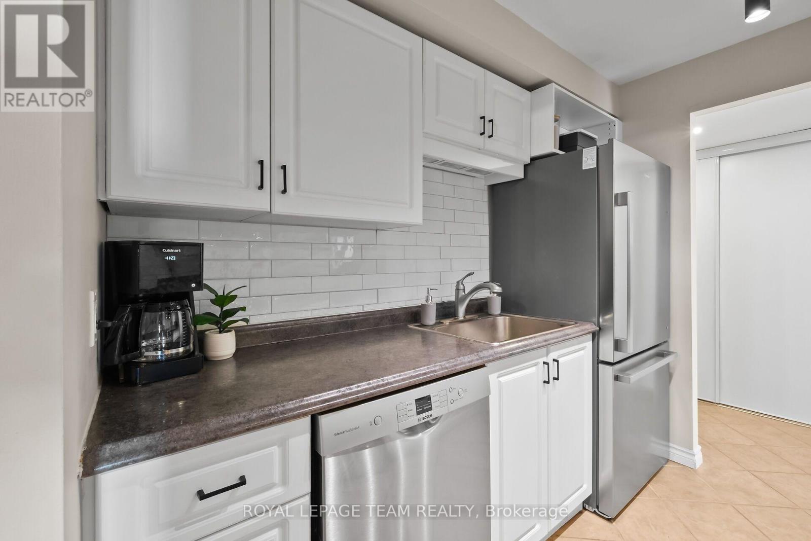 2 Bed, 1 Bath House for Sale in Ottawa – 1906 – 199 KENT STREET, Ottawa – MLS# X13668752 - Image 8