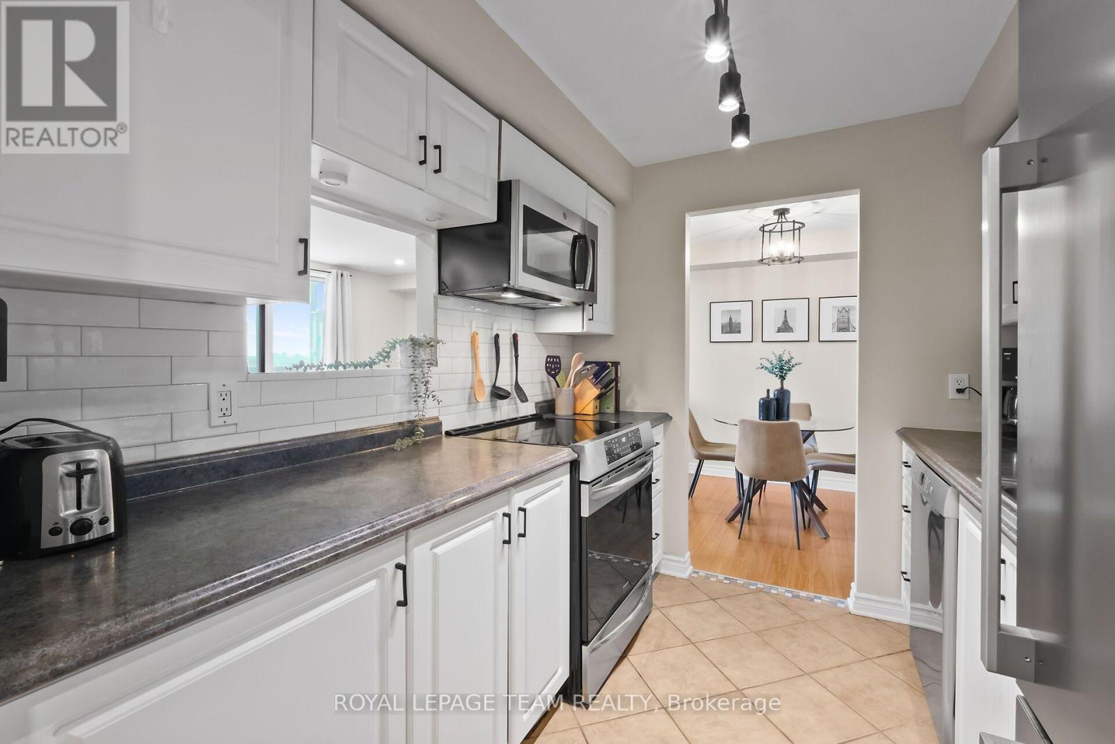 2 Bed, 1 Bath House for Sale in Ottawa – 1906 – 199 KENT STREET, Ottawa – MLS# X13668752 - Image 9