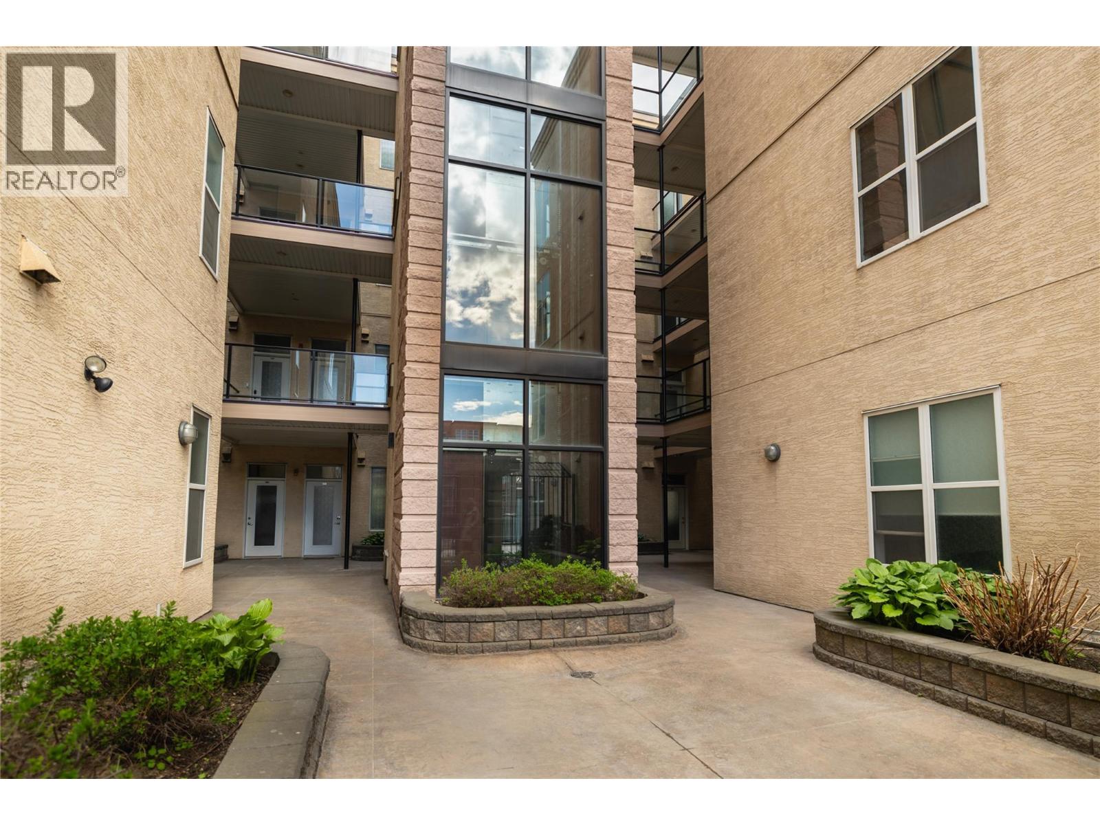 #408 1327 St Paul Street - 16