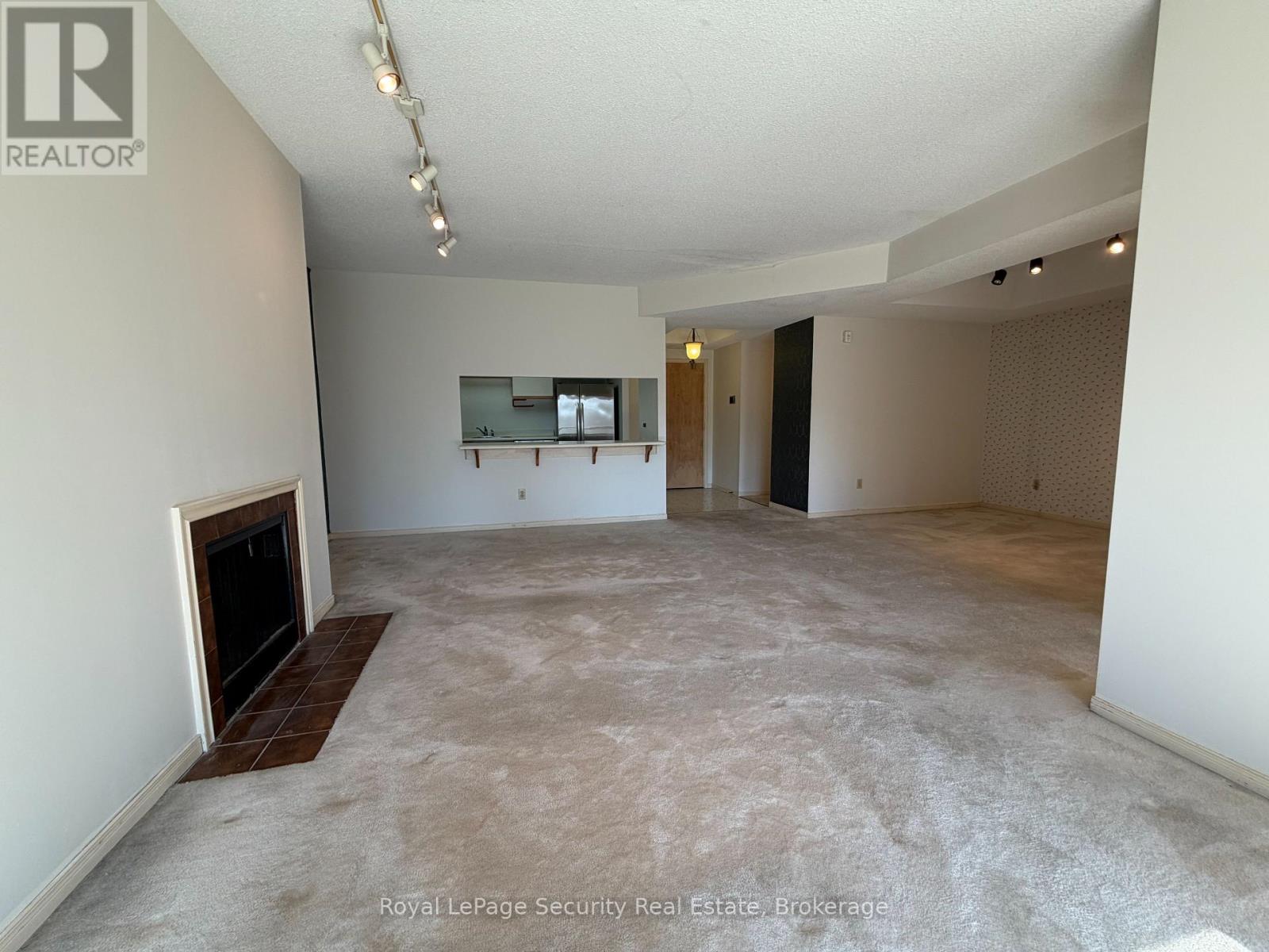 #10 20 GLEBE ROAD W - 17