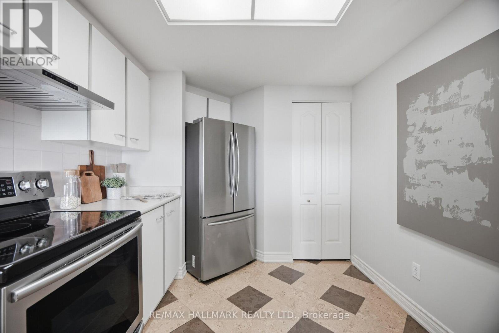 #1005 712 ROSSLAND ROAD E - 16