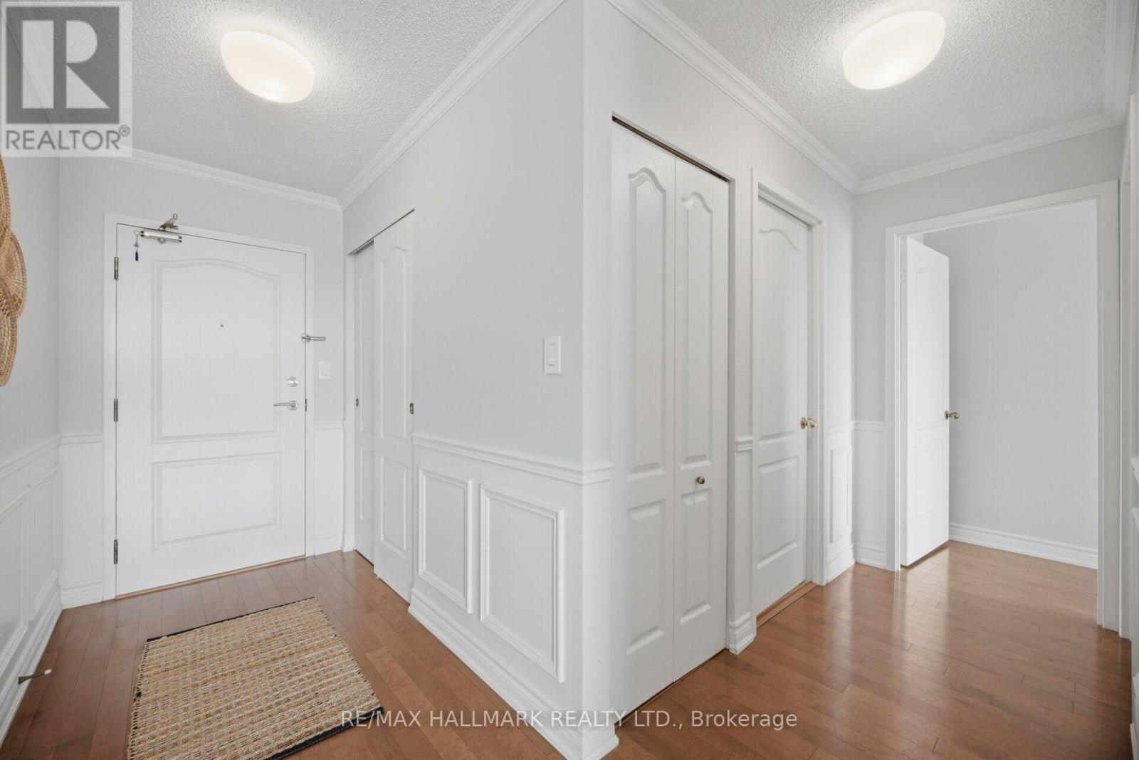 #1005 712 ROSSLAND ROAD E - 4