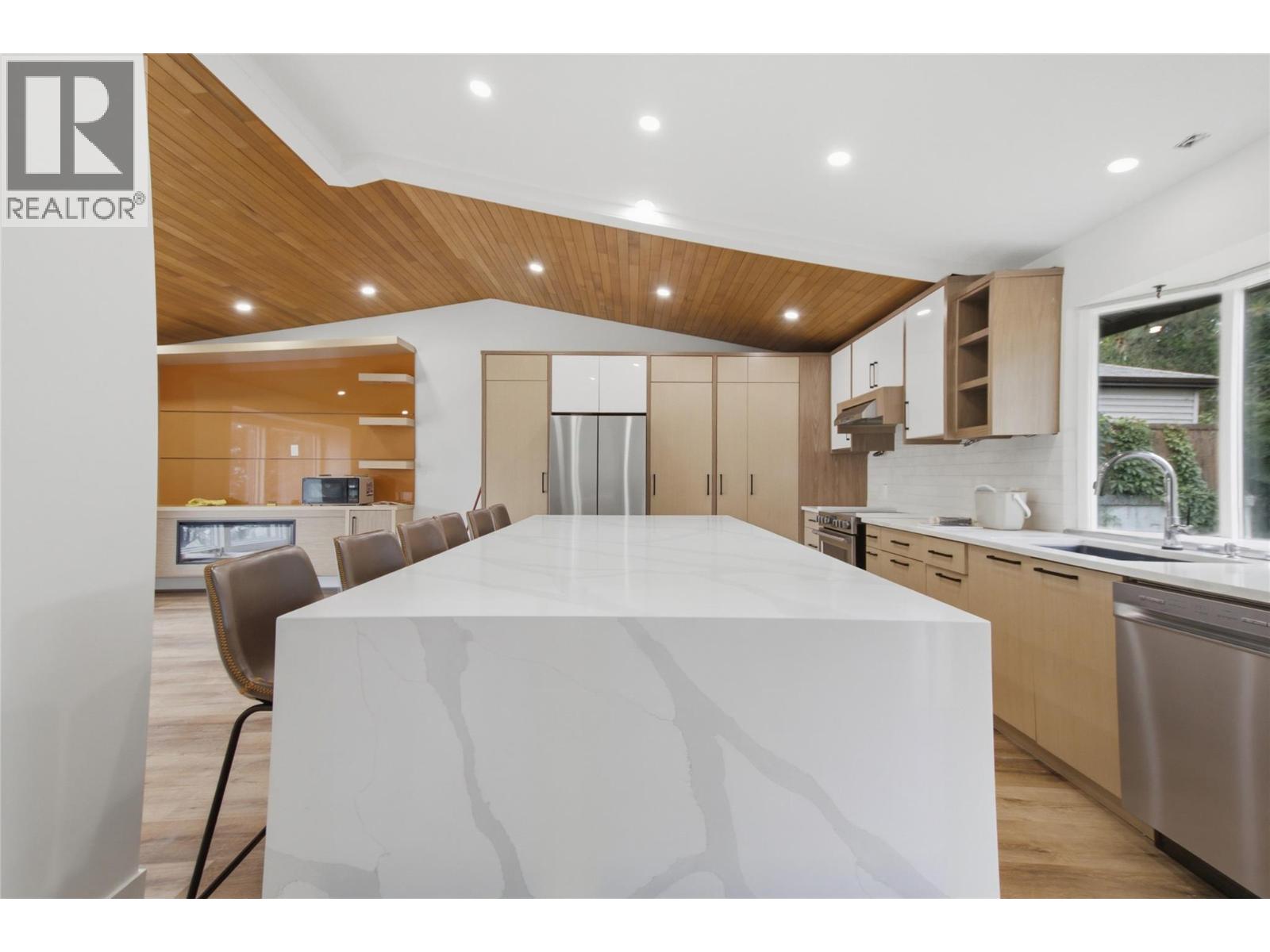 2012 Sifton Avenue - Image 28