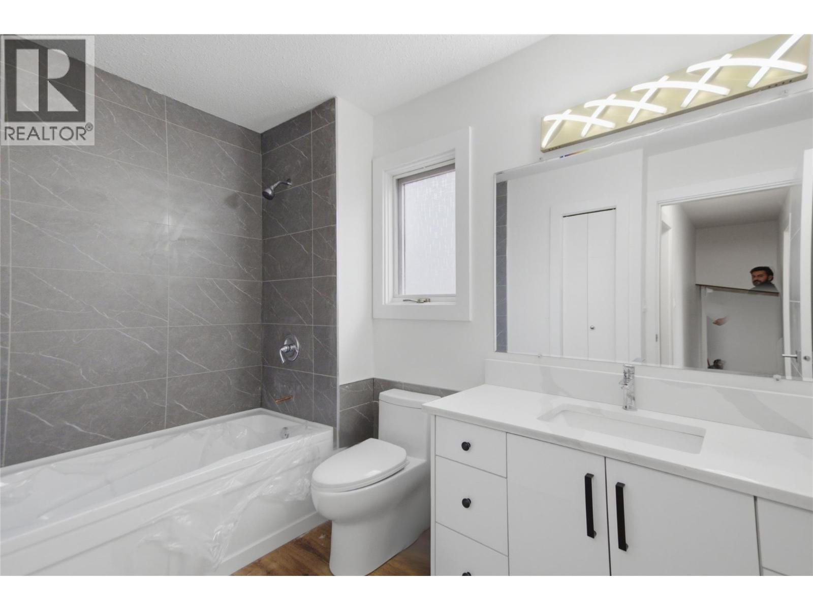 2012 Sifton Avenue - Image 32