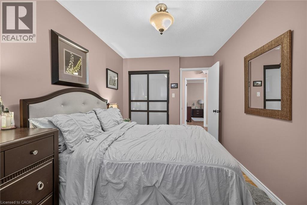 49 BROOKSTREAM Court - 26