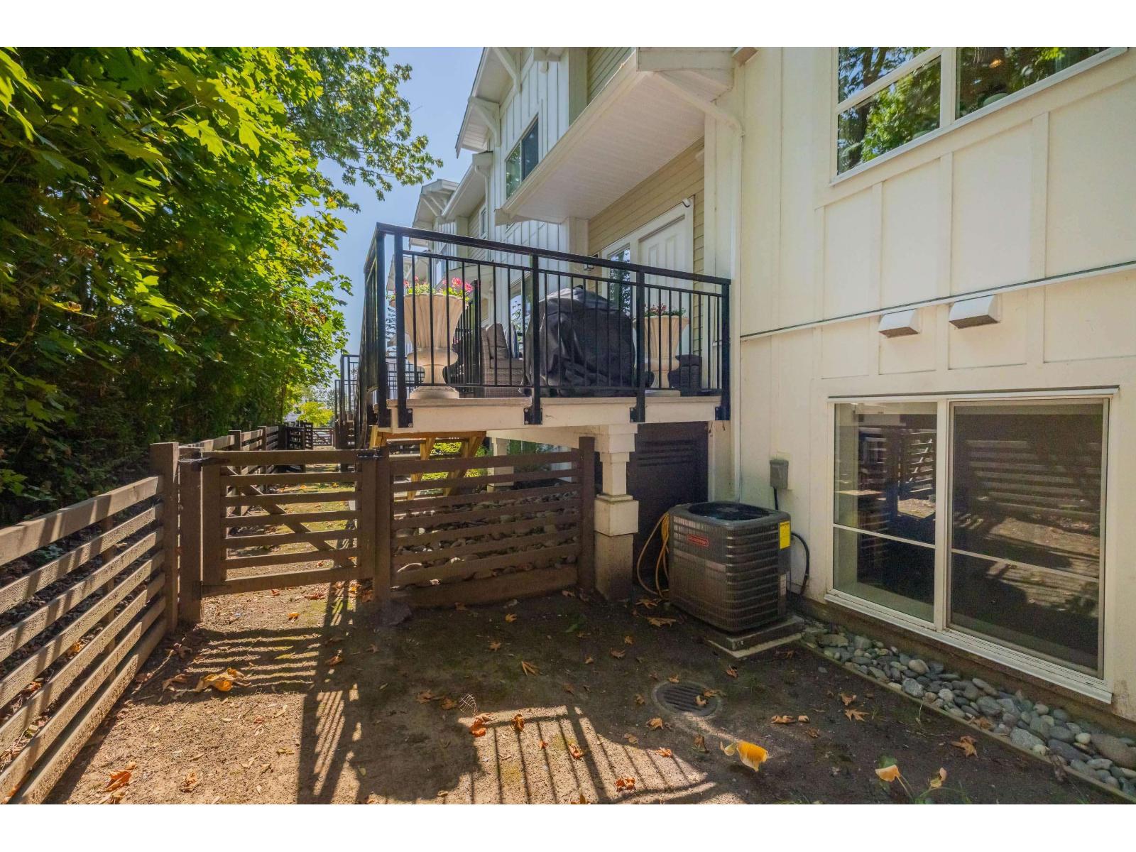 128 16561 17A AVENUE, White Rock