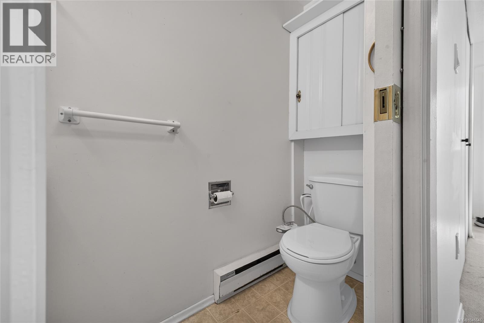 #3 864 Swan St - 9