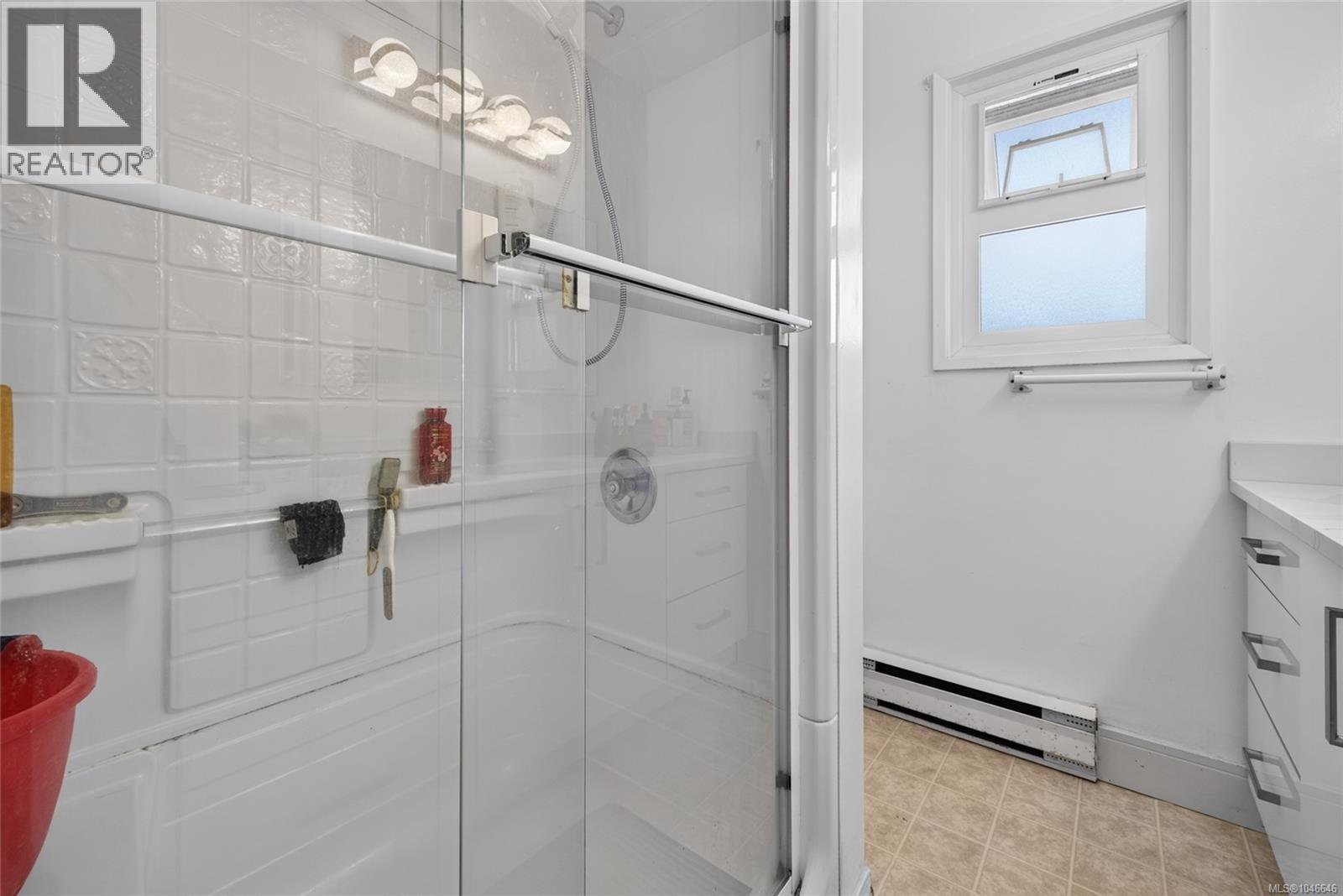 #3 864 Swan St - 32