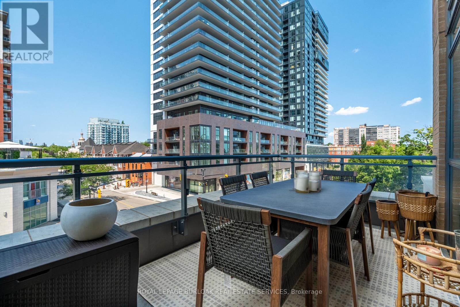 Photo of 2060 Lakeshore Road