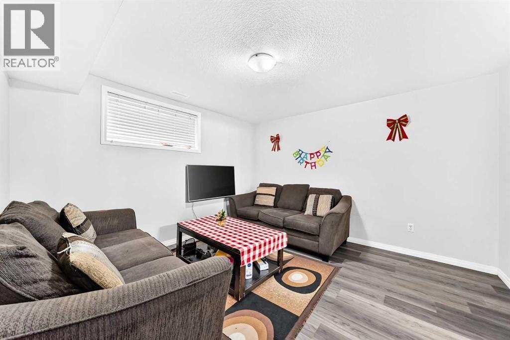 24 Taralake Road NE - 40