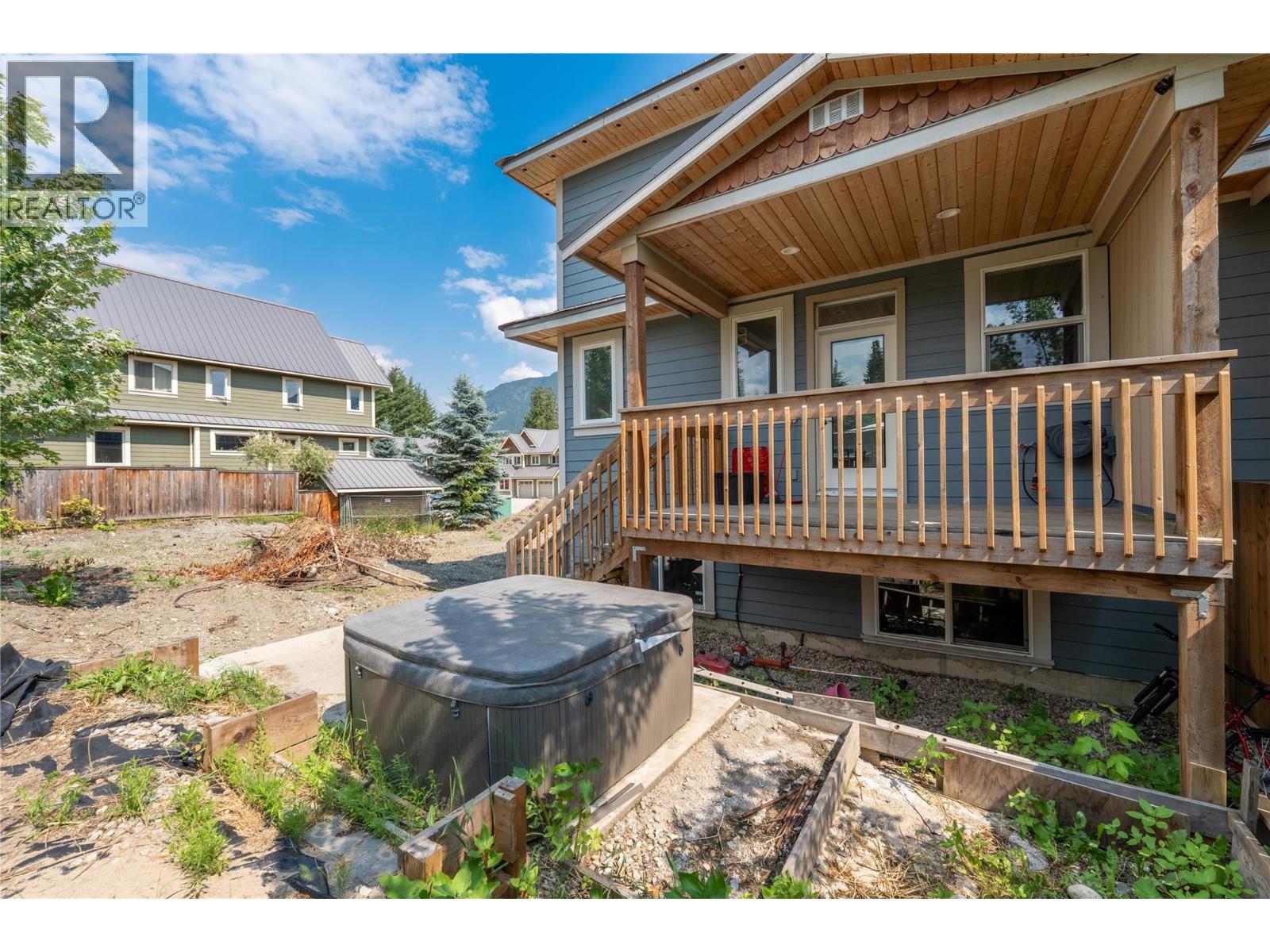703 Center Street, Revelstoke