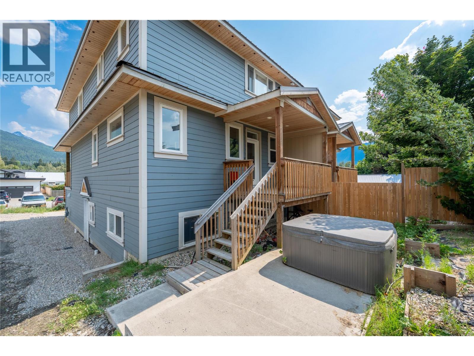 703 Center Street, Revelstoke