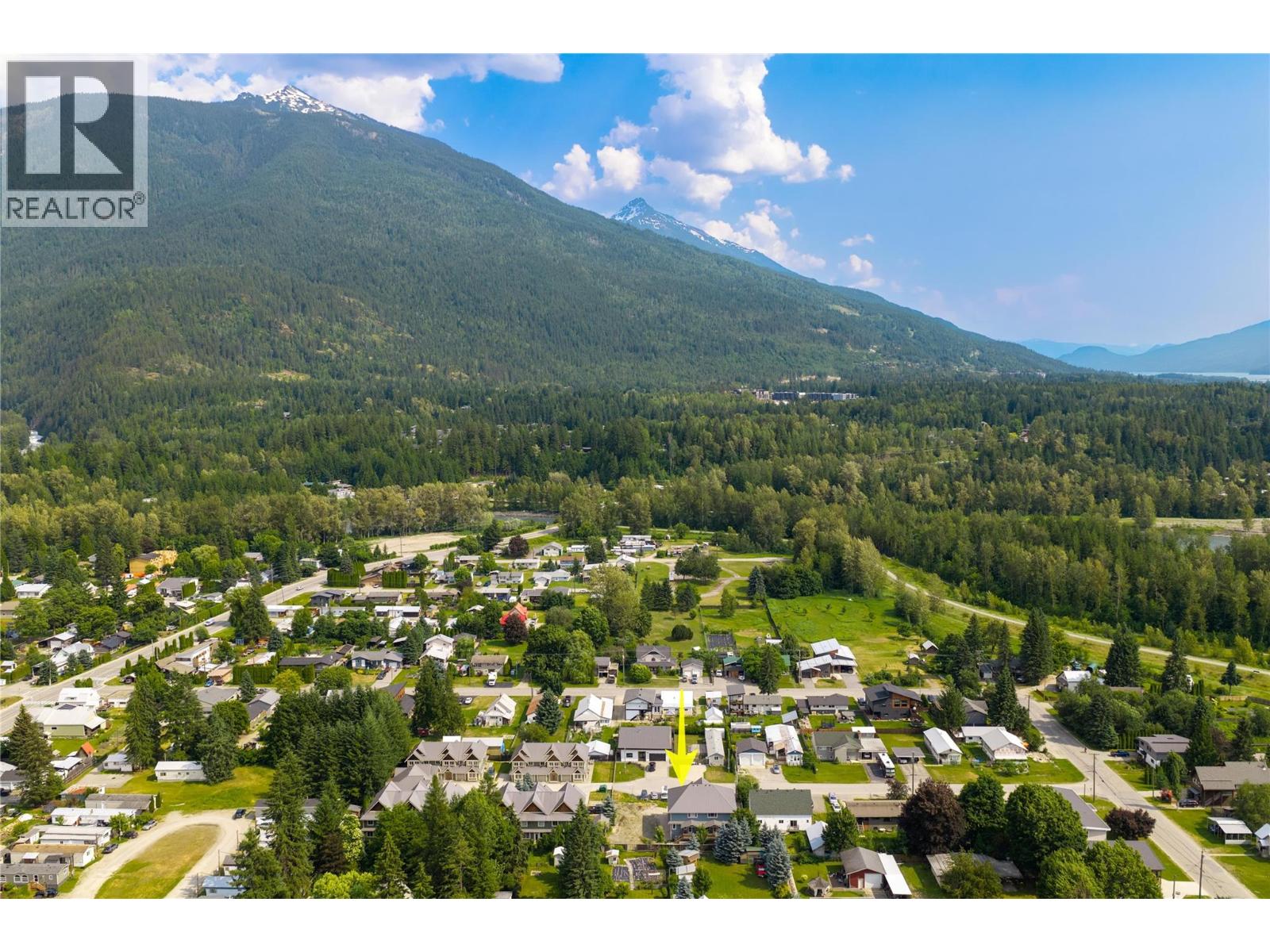 703 Center Street, Revelstoke