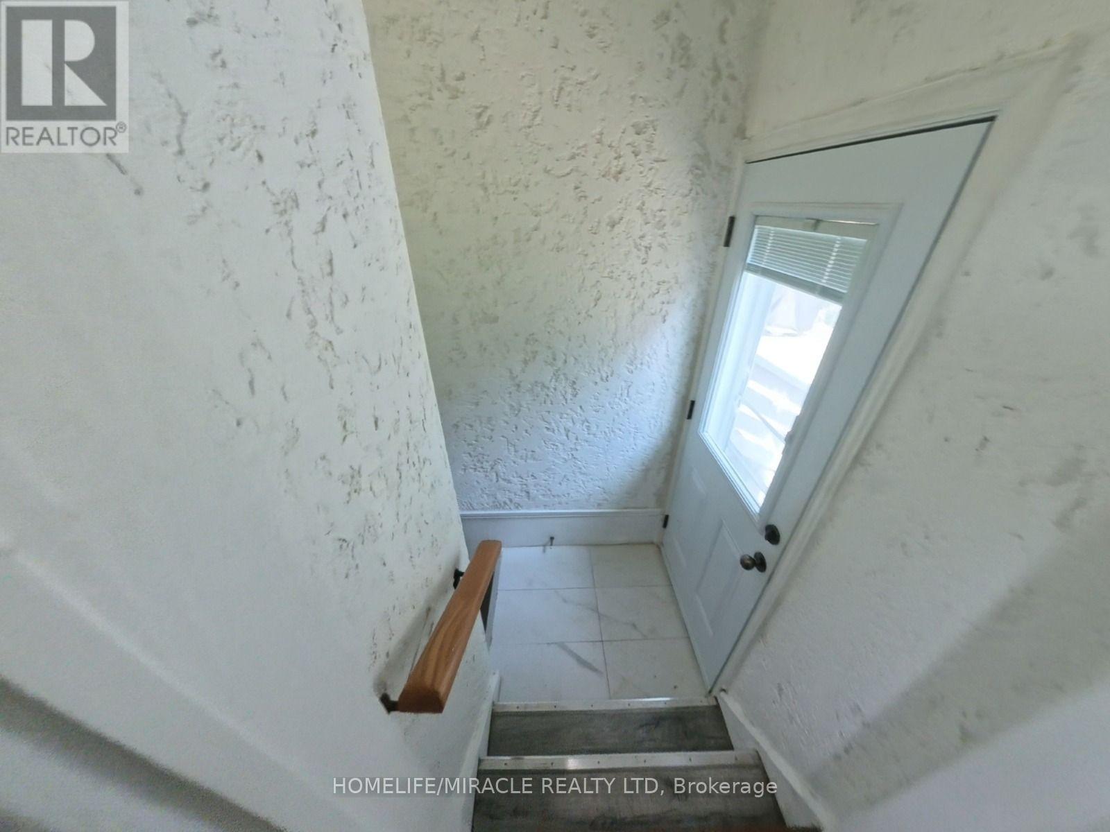 113 PONTIAC AVENUE - Image 19