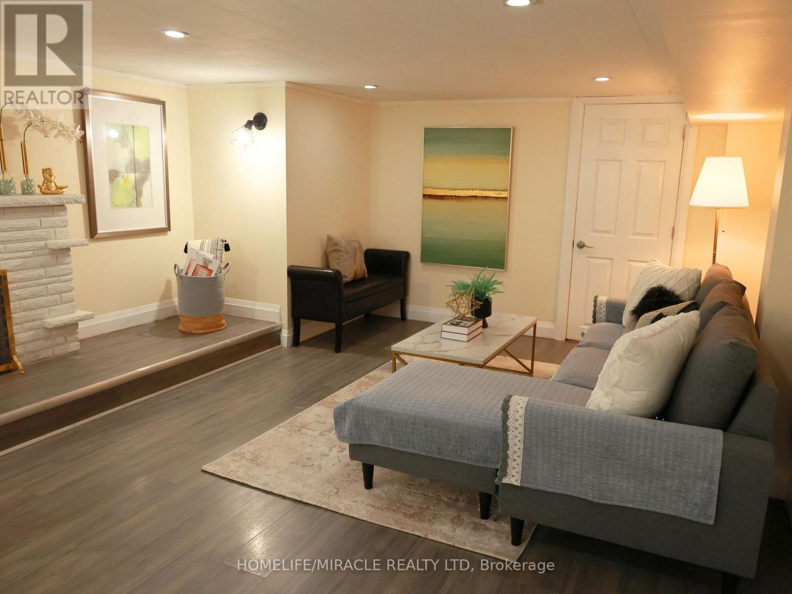 113 PONTIAC AVENUE - Image 23