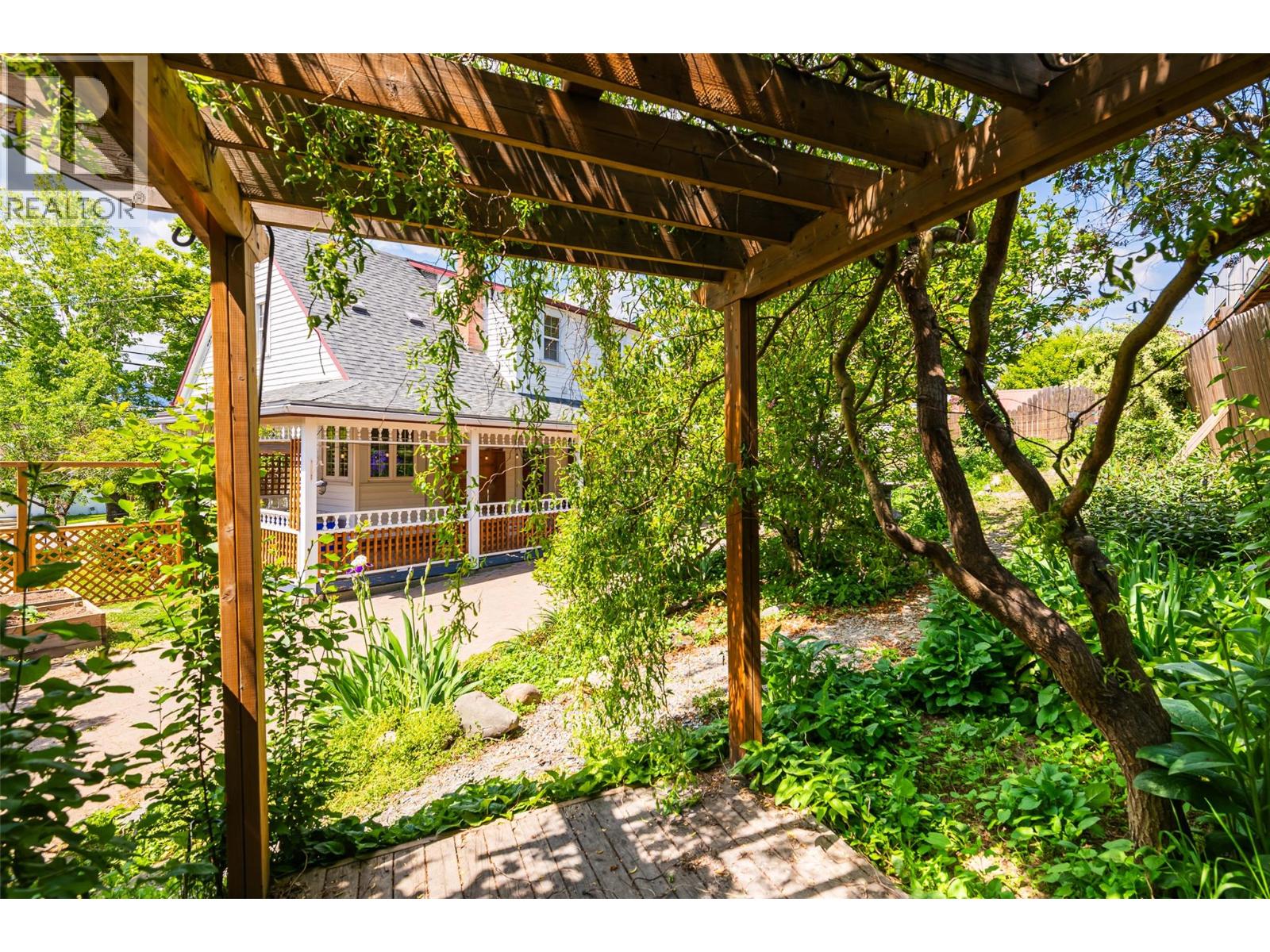306 10th Avenue N, Creston