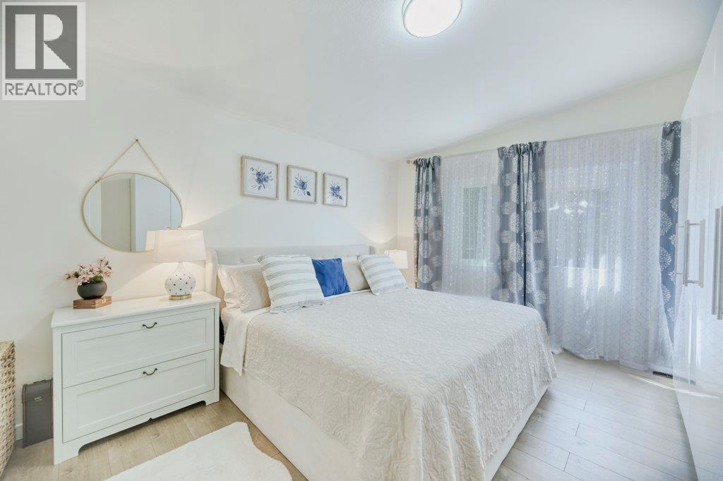 7562 CREST-A-WAY Road, Oliver