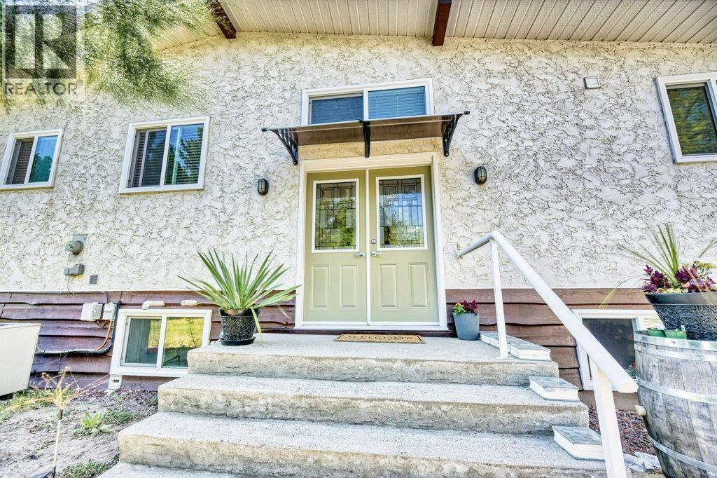 7562 CREST-A-WAY Road, Oliver