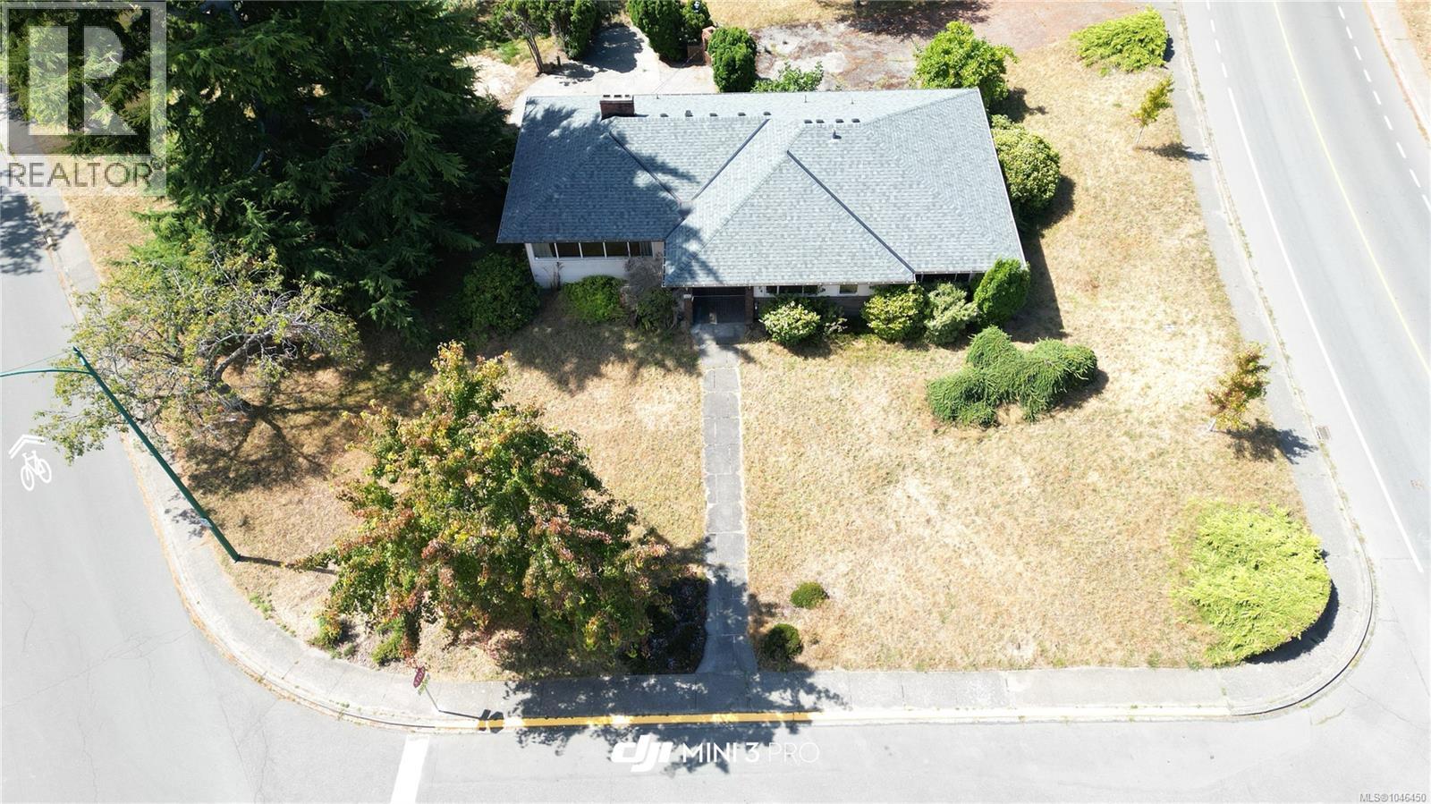  3294 Henderson Road, Oak Bay