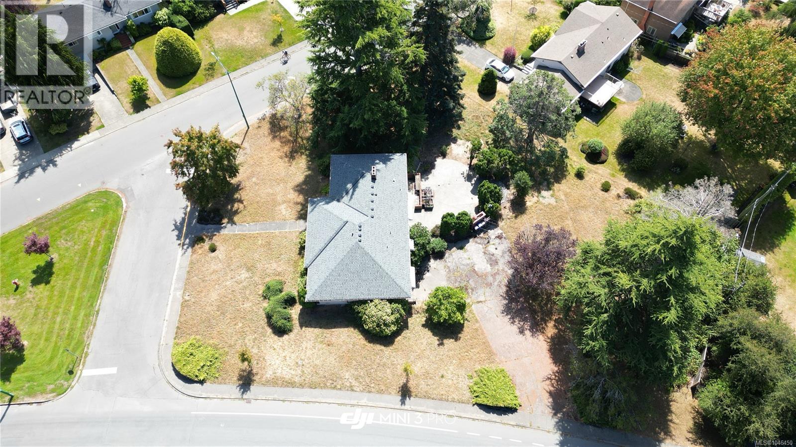  3294 Henderson Road, Oak Bay