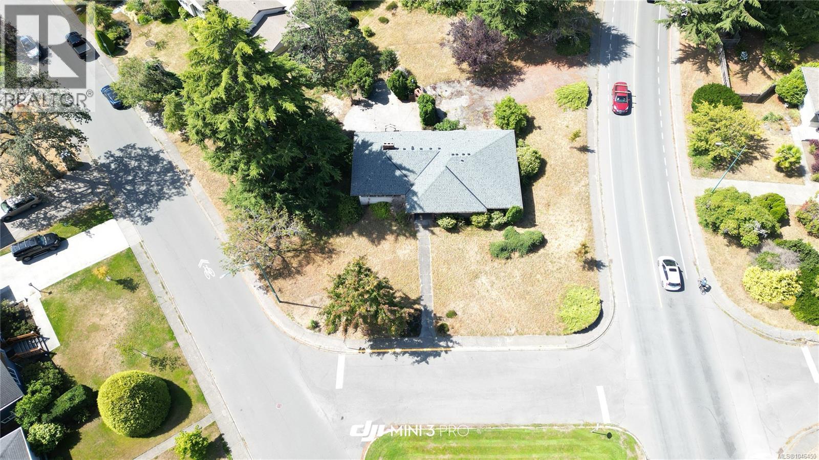  3294 Henderson Road, Oak Bay