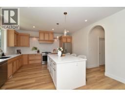 Primary Bedroom - 2799 Mountview Drive, Blind Bay, BC V0E1H1 Photo 12