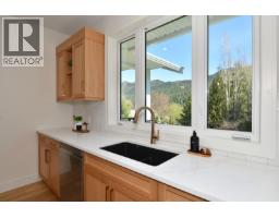 Kitchen - 2799 Mountview Drive, Blind Bay, BC V0E1H1 Photo 14