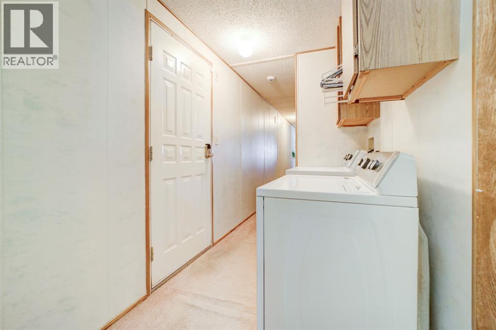 325 Minto Street - 13