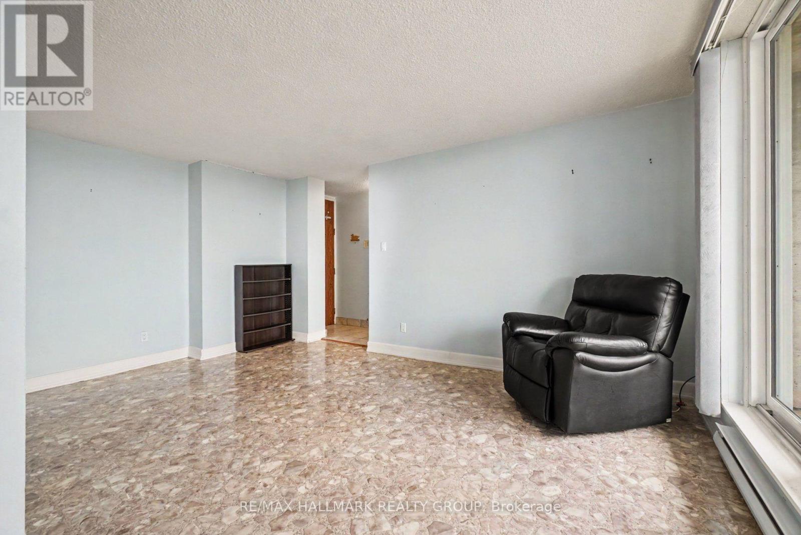 2 Bed, 1 Bath House for Sale in Ottawa – 1417 – 2000 JASMINE CRESCENT, Ottawa – MLS# X13668858 - Image 10