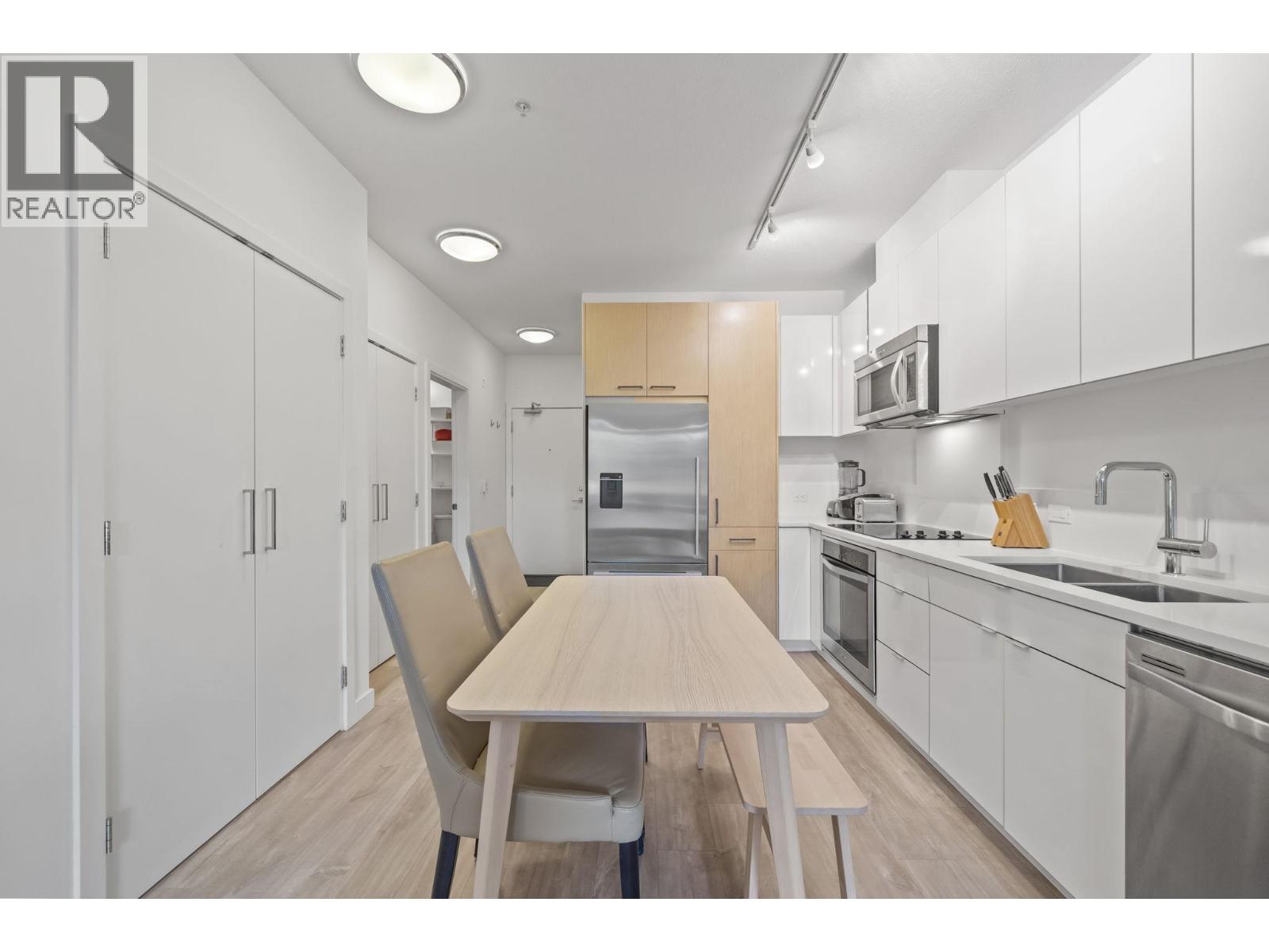 214 1621 HAMILTON AVENUE, North Vancouver