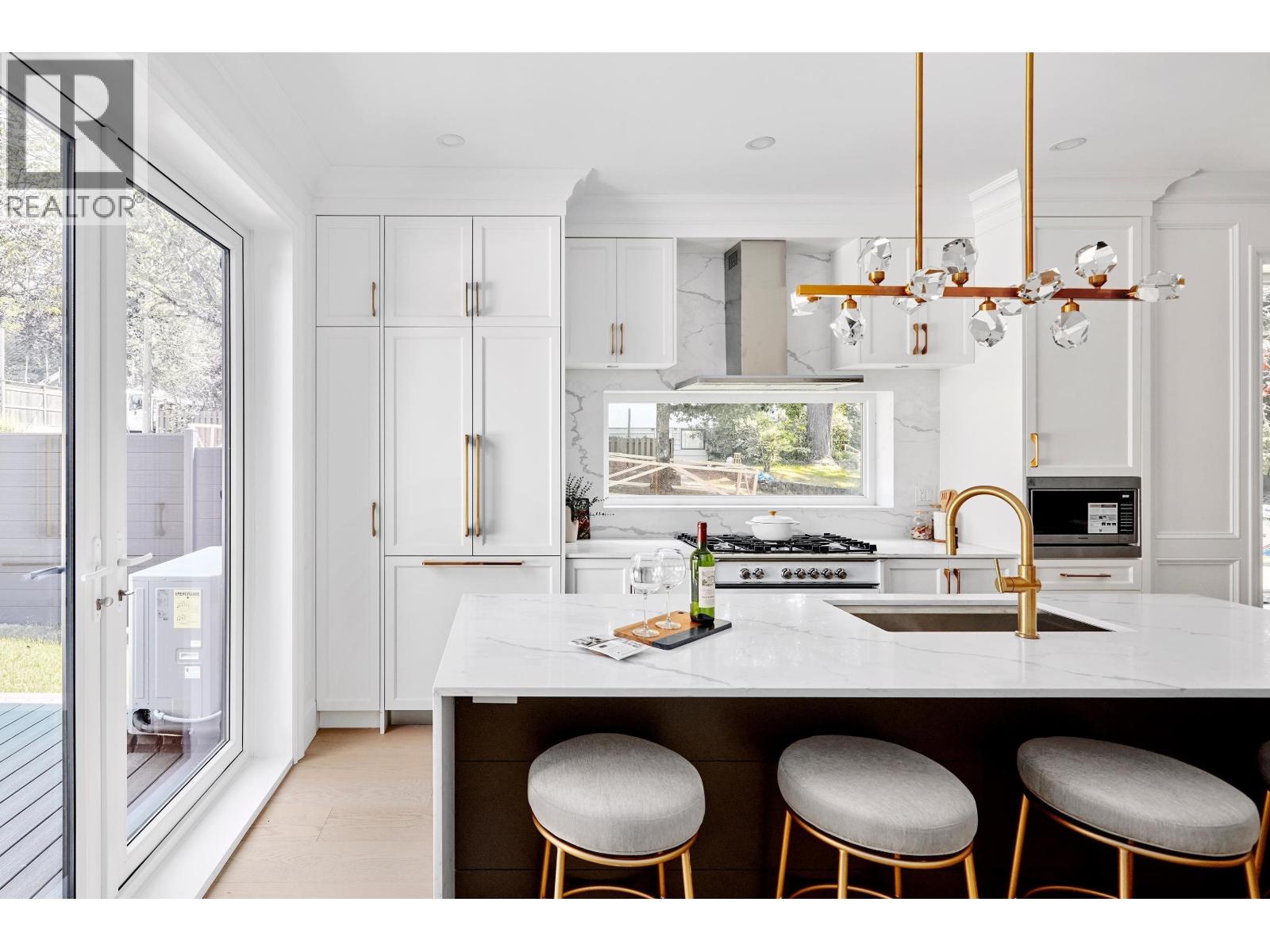 5081 CROWN AVENUE, Vancouver