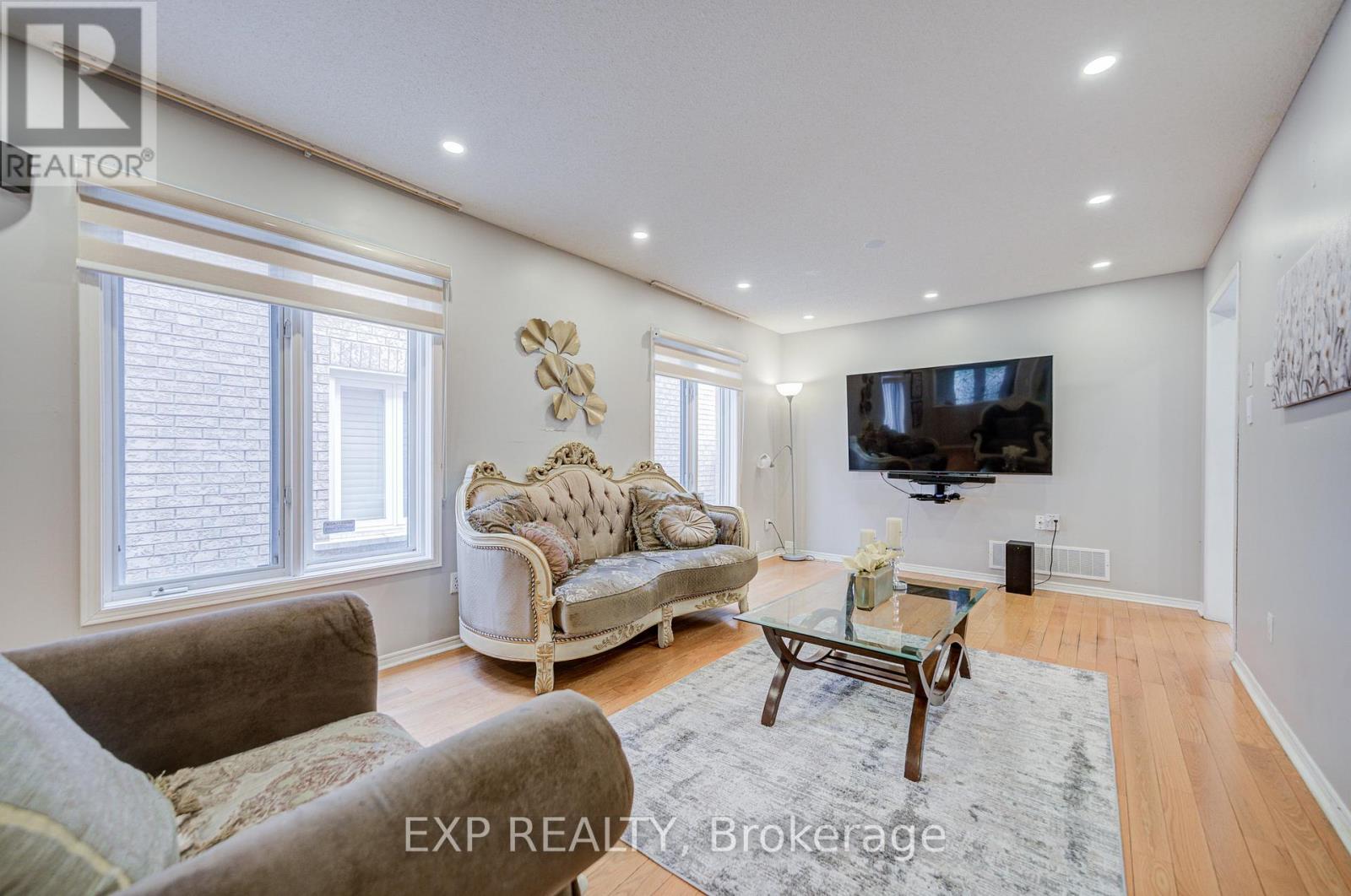 211 SOPHIA ROAD - 6