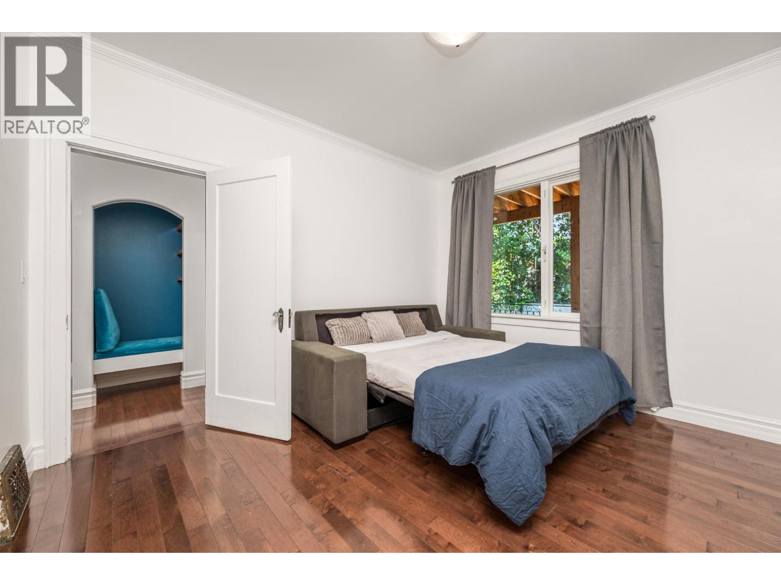 2501 30 Avenue - 13