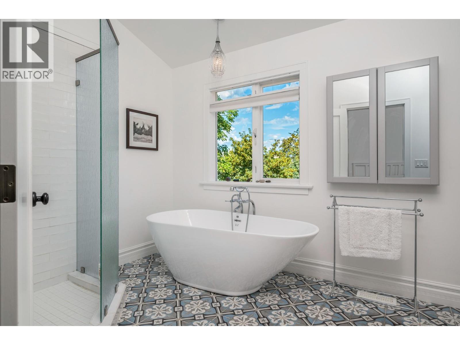 2501 30 Avenue - 23